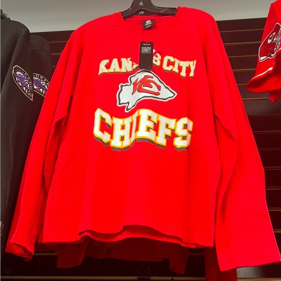 Licensed NFL Men’s Kansas City Chiefs Red Long Sleeve T Shirt - Picture 2 of 3